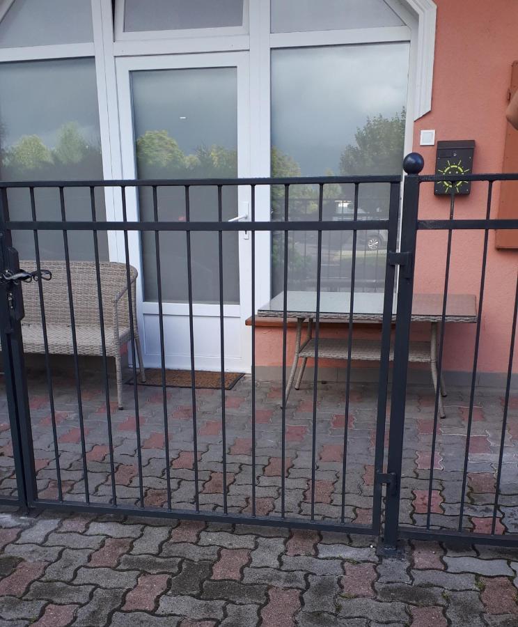 Kertvarosi Apartman II Tiszaújváros エクステリア 写真
