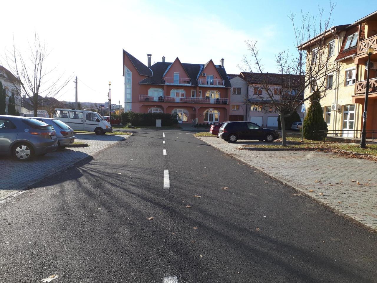 Kertvarosi Apartman II Tiszaújváros エクステリア 写真